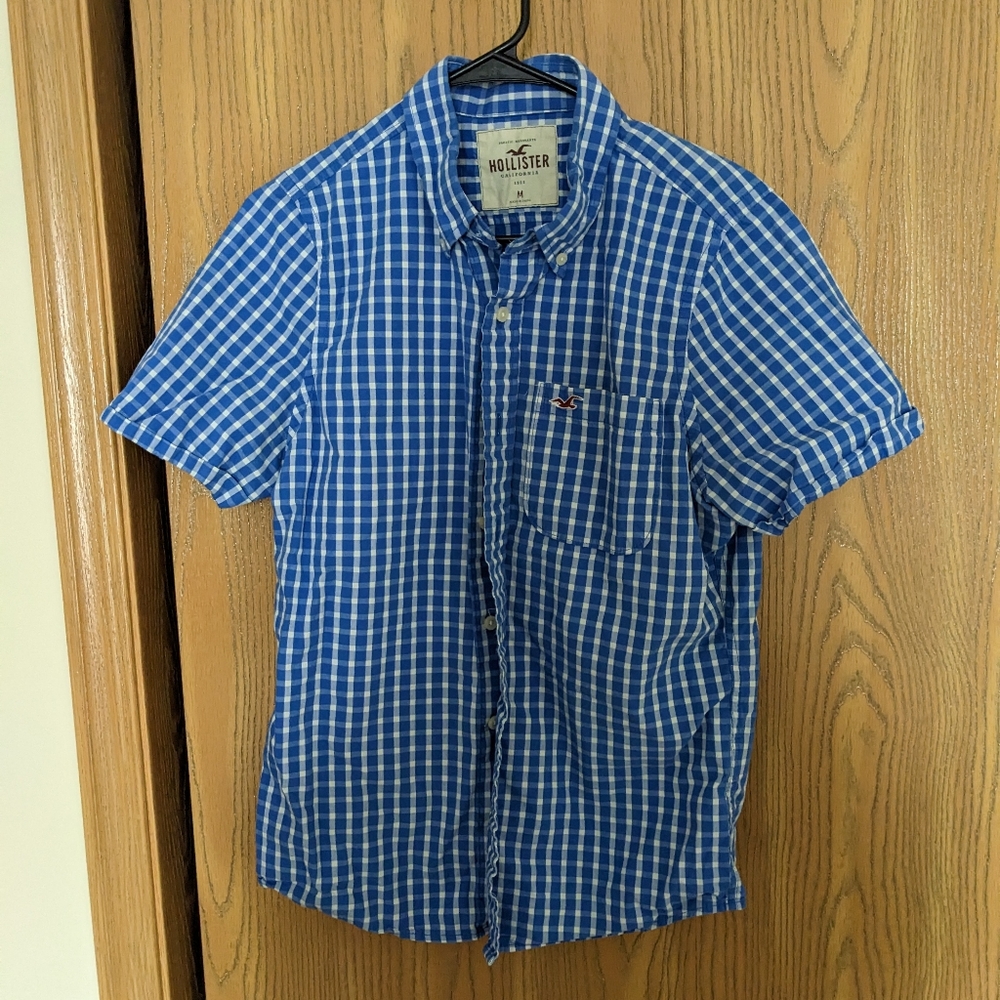 Short-Sleeved Blue Plaid Hollister Button-Up Shirt